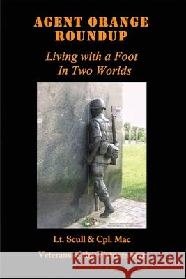 Agent Orange Roundup: Living with a Foot In Two Worlds Lt Sandy Scull Cpl Brent MacKinnon 9781634989565