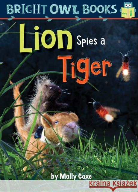 Lion Spies a Tiger Coxe, Molly 9781635921076 Kane Press