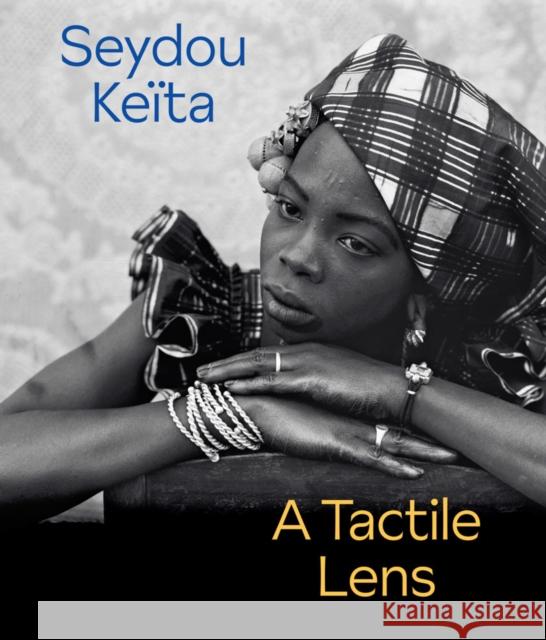 Seydou Keita: A Tactile Lens  9781636811888 Delmonico Books