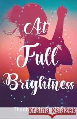 At Full Brightness Thanh-Thao Sue Do 9781637304433 New Degree Press