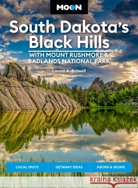 Moon South Dakota’s Black Hills: With Mount Rushmore & Badlands National Park (Fifth Edition): Outdoor Adventures, Scenic Drives, Local Bites & Brews Laural Bidwell 9781640496132 Moon Travel