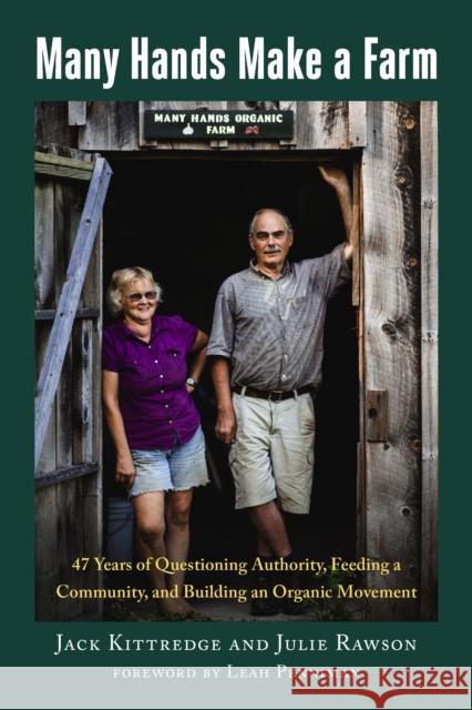 Many Hands Make a Farm: 47 Years of Questioning Authority, Feeding a Community, and Building an Organic Movement Jack Kittredge Julie Rawson Leah Penniman 9781645021971 Chelsea Green Publishing Company