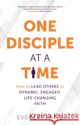 One Disciple at a Time: How to Lead Others to Dynamic, Engaged, Life-Changing Faith Everett Fritz 9781646801435