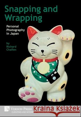 Snapping and Wrapping: Personal Photography in Japan Richard Chalfen   9781648891212 Vernon Press