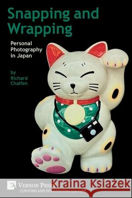 Snapping and Wrapping: Personal Photography in Japan Richard Chalfen 9781648893049 Vernon Press