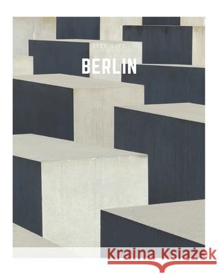 Berlin: A Decorative Book │ Perfect for Stacking on Coffee Tables & Bookshelves │ Customized Interior Design & Hom Co, Decora Book 9781657901490 Independently Published