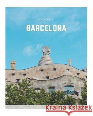 Barcelona: A Decorative Book │ Perfect for Stacking on Coffee Tables & Bookshelves │ Customized Interior Design & Hom Co, Decora Book 9781658644419 Independently Published