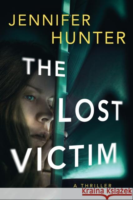 The Lost Victim: A Thriller Jennifer Hunter 9781662509339 Amazon Publishing