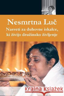 Immortal Light: (Slovenian Edition) Sri Mata Amritanandamayi Devi            Amma 9781680374933 M.A. Center