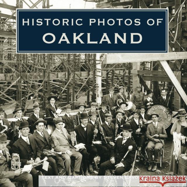 Historic Photos of Oakland  9781684420858 Turner