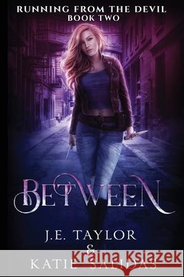 Between Katie Salidas J. E. Taylor 9781706466079 Independently Published