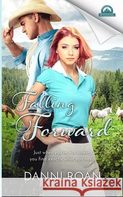 Falling Forward Erin Damero Whispers in Wyoming Danni Roan 9781718038134