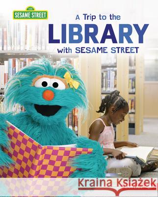 A Trip to the Library with Sesame Street (R) Christy Peterson 9781728439167 Lerner Publications (Tm)