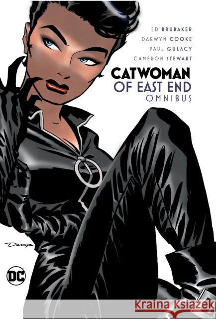 Catwoman of East End Omnibus Ed Brubaker Darwyn Cooke 9781779515032 DC Comics
