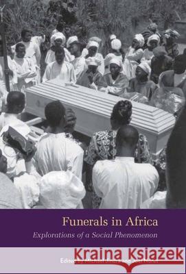 Funerals in Africa: Explorations of a Social Phenomenon Michael Jindra, Joël Noret 9781782381280