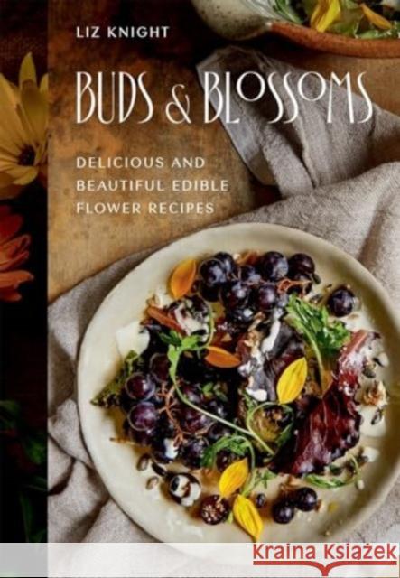 Buds and Blossoms: Delicious and Beautiful Edible Flower Recipes Liz Knight 9781784886592