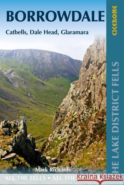 Walking the Lake District Fells - Borrowdale: Scafell Pike, Catbells, Great Gable and the Derwentwater fells Richards, Mark 9781786310385 Cicerone Press
