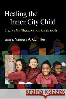 Healing the Inner City Child: Creative Arts Therapies with At-Risk Youth Summer, Daniel 9781843108245 Jessica Kingsley Publishers