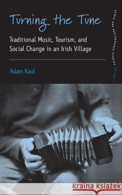 Turning the Tune: Traditional Music, Tourism, and Social Change in an Irish Village Kaul, Adam 9781845456238