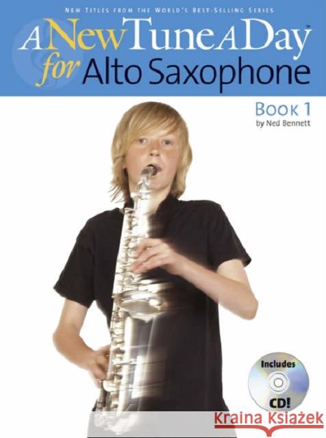 A New Tune A Day : Alto Saxophone - Book 1 (CD Edition)  9781846090264 OMNIBUS PRESS