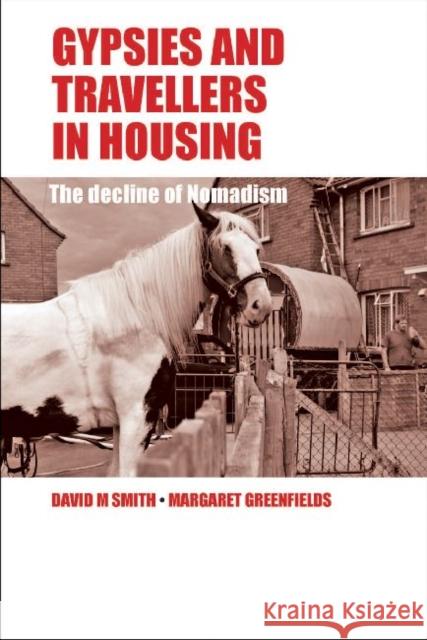 Gypsies and Travellers in Housing: The Decline of Nomadism Smith, David M. 9781847428738 0