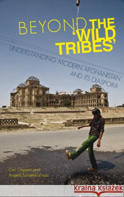 Beyond the 'Wild Tribes': Understanding Modern Afghanistan and Its Diaspora Oeppen, Ceri 9781849040556