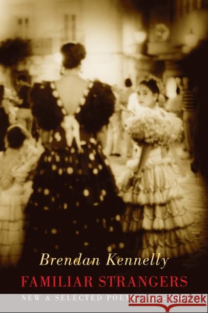 Familiar Strangers: New & Selected Poems 1960-2004 Kennelly, Brendan 9781852246631