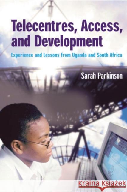 Telecentres, Access, and Development:: Experience and Lessons from Uganda and South Africa Parkinson, Sarah 9781853396199