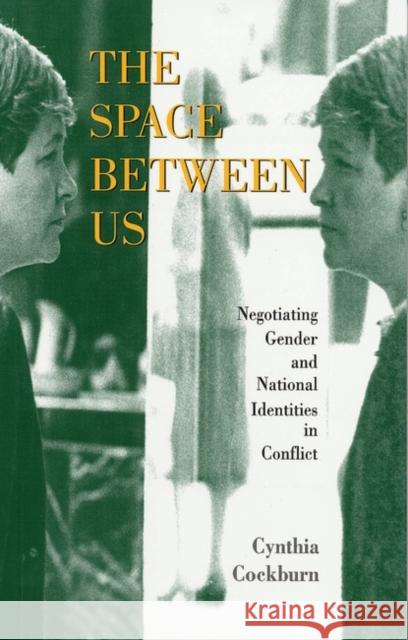 The Space Between Us: Negotiating Gender and National Identities in Conflict Cockburn, Cynthia 9781856496186