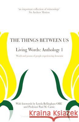 The Things Between Us - Living Words: Anthology 1 - Words and poems of people experiencing dementia Howard, Susanna 9781905565245 Shoving Leopard