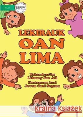 Five Little Monkeys / Lekirauk Oan Lima (Tetun edition) Library for All, Jovan Carl Segura 9781922331946 Library for All