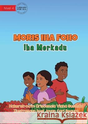 Living in the Village - At the Market - Moris iha Foho - Iha Merkadu Criscencia Vian Jovan Car 9781922621771 Library for All