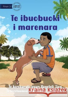 Helping One Another - Te ibuobuoki i marenara (Te Kiribati) Beneteti Tion Jovan Carl Segura  9781922876898 Library for All