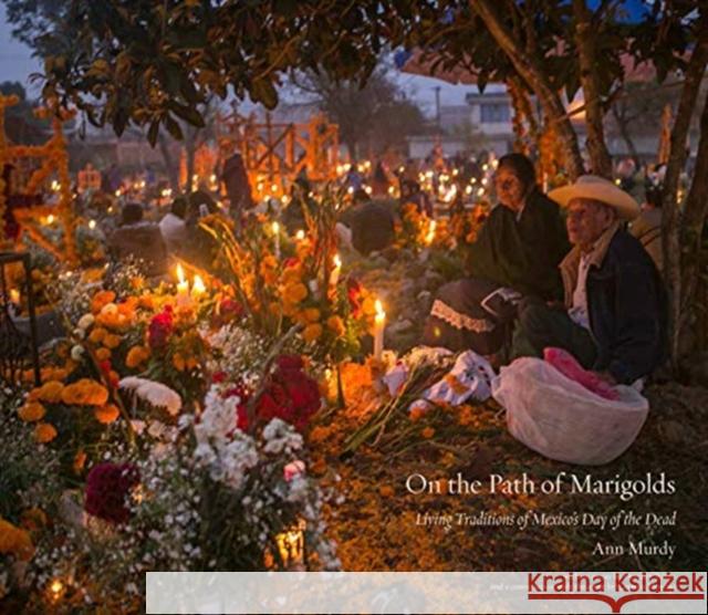 On the Path of Marigolds: Living Traditions of Mexico's Day of the Dead Ann Murdy Denise Chavez Cesareo Moreno 9781938086724 George F Thompson Publishing