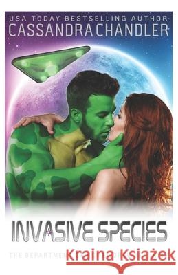 Invasive Species Cassandra Chandler 9781945702396 Cassandra Chandler
