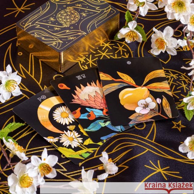 BOTANICA: The Tarot Deck About the Language of Flowers Kevin Jay Stanton 9781948886444 Beehive Books