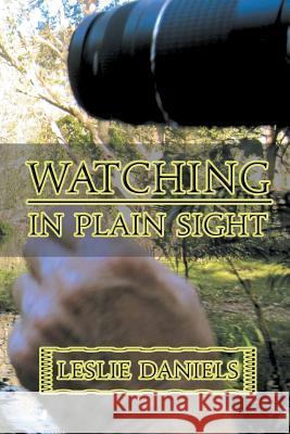 Watching in Plain Sight Leslie Daniels 9781950015030 Strategic Book Publishing & Rights Agency, LL