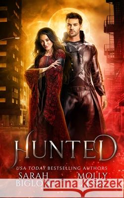 Hunted: A Vampire Paranormal Romance Sarah Biglow Molly Zenk 9781955988827