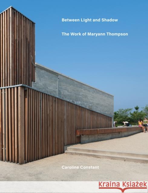 Between Light and Shadow: The Work of Maryann Thompson Maryann Thompson 9781961856271 Oro Editions