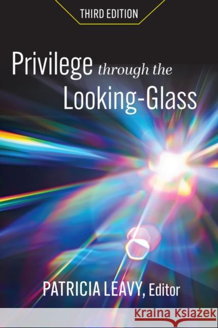Privilege Through the Looking Glass Patricia Leavy 9781975508524