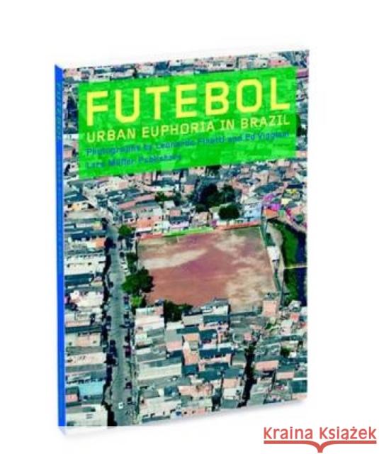 Futebol: Urban Euphoria in Brazil Ed Viggiani 9783037784310 Lars Muller Publishers