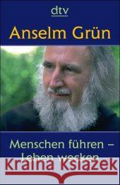 Menschen führen - Leben wecken : Anregungen aus der Regel Benedikts von Nursia Grün, Anselm   9783423342773 DTV