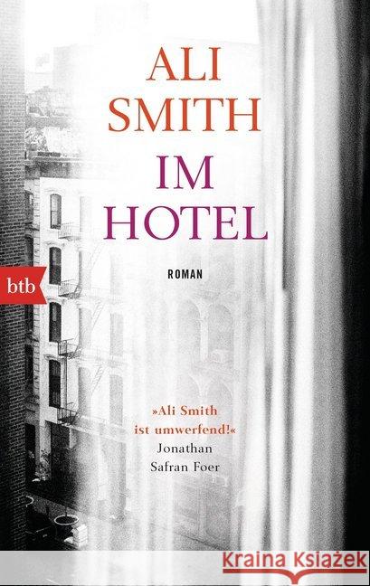 Im Hotel : Roman Smith, Ali 9783442713110 btb