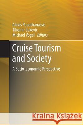 Cruise Tourism and Society: A Socio-Economic Perspective Papathanassis, Alexis 9783642433382 Springer