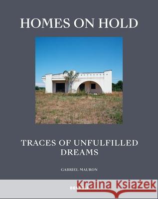 Homes on Hold: Traces of Unfulfilled Dreams  9783716518694 Benteli Verlag