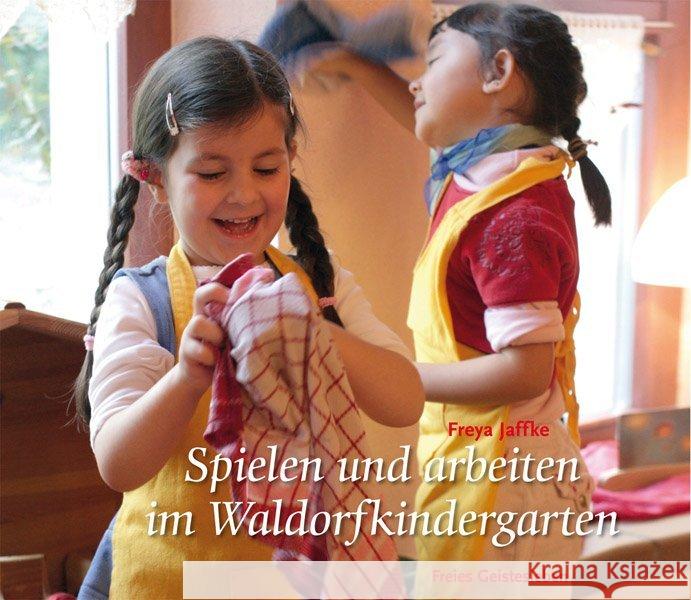 Spielen und arbeiten im Waldorfkindergarten Jaffke, Freya 9783772523137