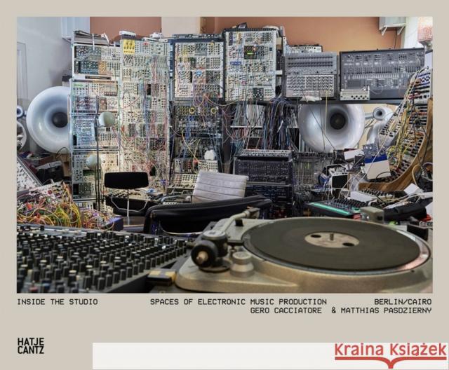 Inside the Studio: Spaces of Electronic Music Production - Berlin/Cairo  9783775759045 Hatje Cantz
