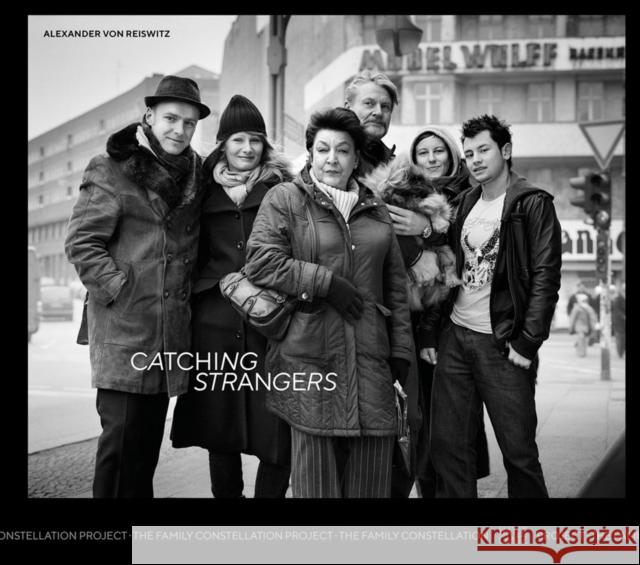 Alexander von Reiswitz (Bilingual edition): Catching Strangers -The Family Constellation Project  9783775759465 Hatje Cantz