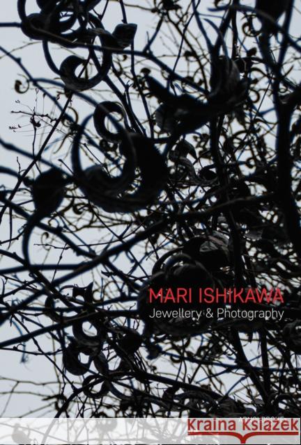 Mari Ishikawa: Jewellery & Photography. Where Does the Parallel World Exist? Fahn, Monika 9783897904620 Arnoldsche Verlagsanstalt GmbH