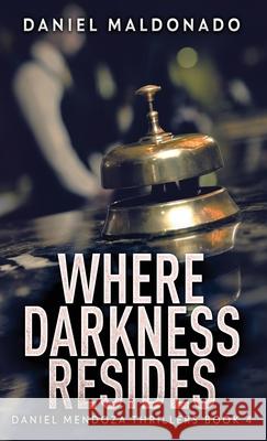 Where Darkness Resides Daniel Maldonado 9784824166517